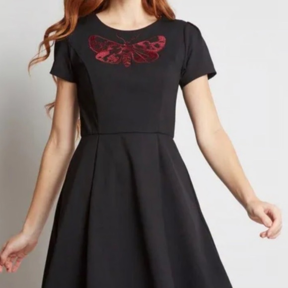 Modcloth Dresses & Skirts - Modcloth Embroidered Fit & Flare Dress